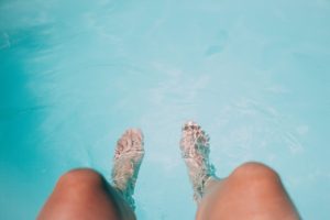 feet-g8cfac2a59_1280