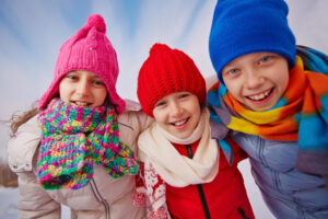 close-up-happy-kids-with-wool-hats-scarves