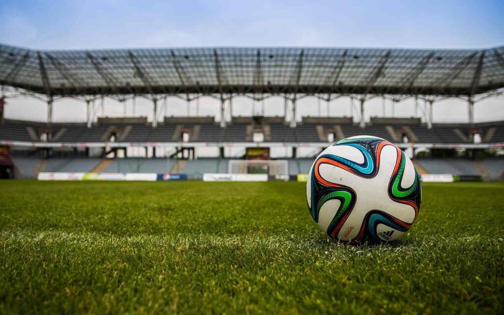 Fudbalski stadion i lopta
